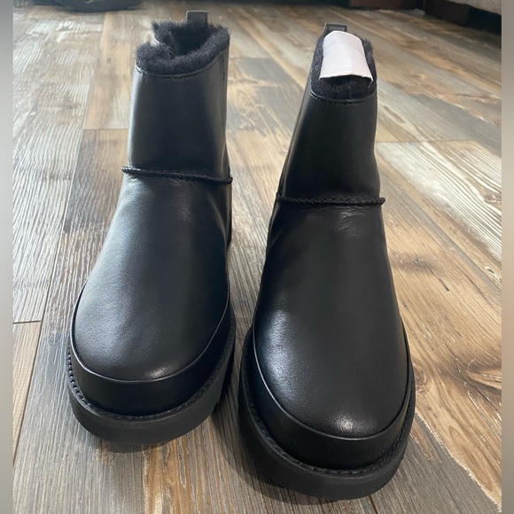 UGG women’s classic zip mini - Picture 2 of 6